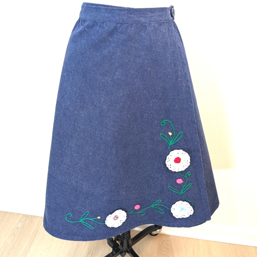 Vintage handmade wrap skirt with embroidered gingham flowers. Small. 24" Waist